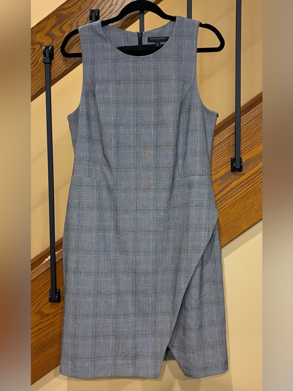 Banana Republic Dress Sheath slit detail front Lined plaid Gray Black SZ. 12